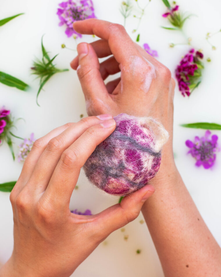 Pustovani sapun (felted soap)